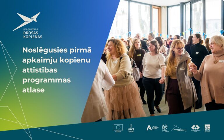 Informatīvs plakāts, kas sadalīts divās daļās - vienā daļā ir teksts, bet otrā daļā ir cilvēki, kuri sadevušies rokās iet rotaļā